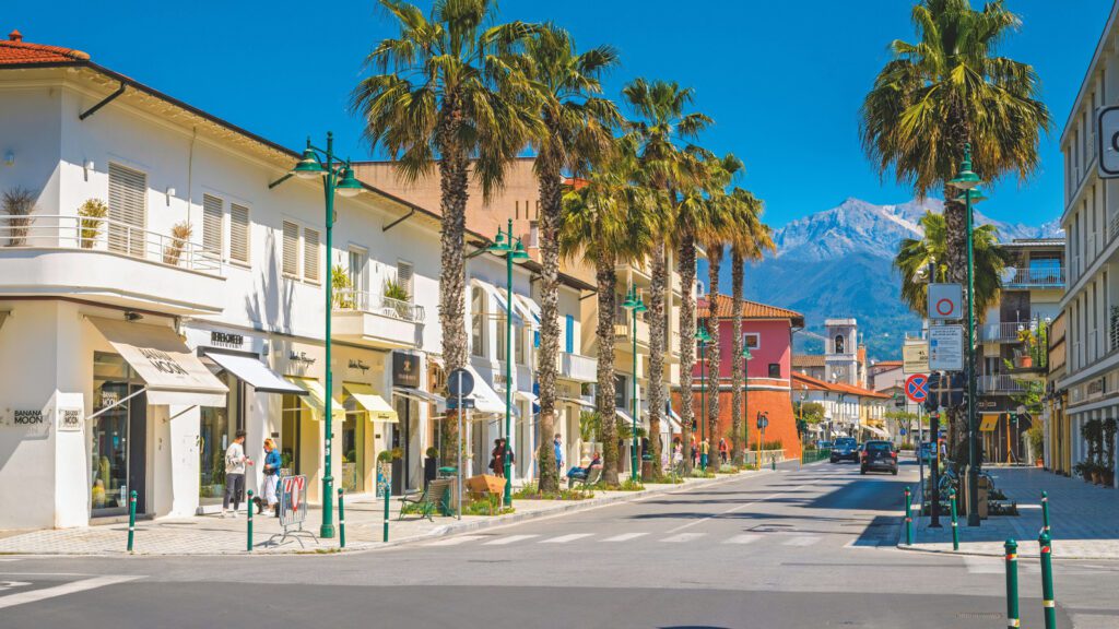 Uno scrittore e tante fotografie per raccontare Forte dei Marmi 3